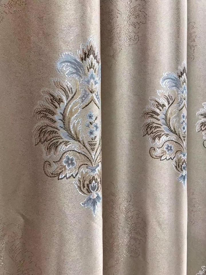 Rèm vải gấm cao cấp với hoa văn sang trọng, thiết kế đẳng cấp, chống nắng tốt, bền đẹp. Thi công bởi Rèm Thu Huyền – đơn vị rèm uy tín tại TP.HCM.