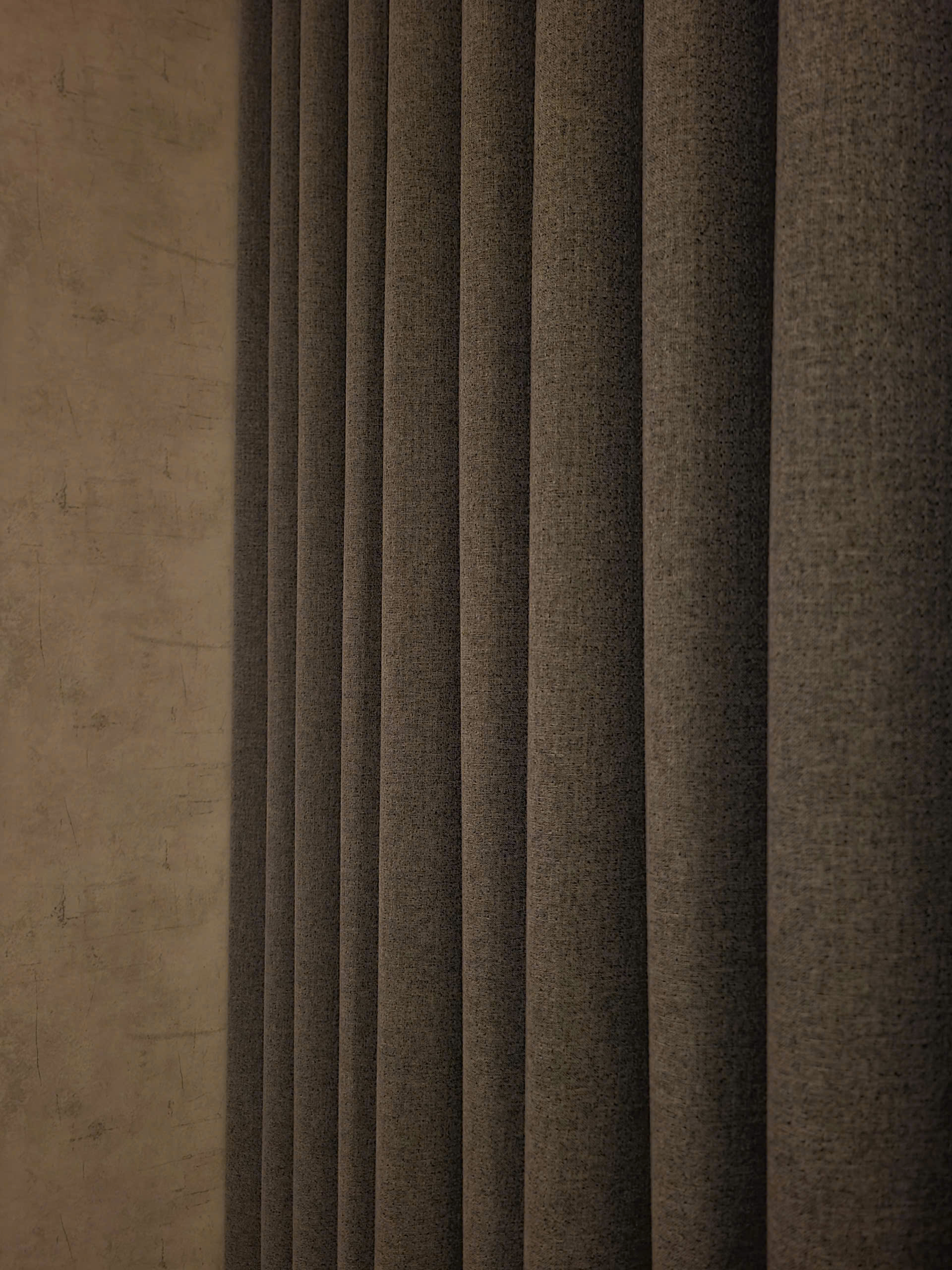 Rèm vải cản sáng màu nâu cao cấp, lắp sóng đều, giúp chống nắng và giữ không gian sang trọng tại TP.HCM