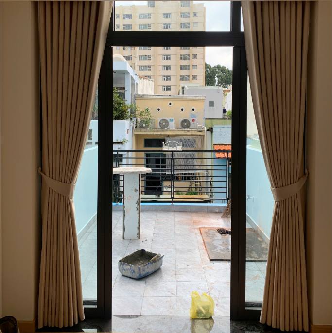 Công trình rèm vải thực tế cho cửa hẹp